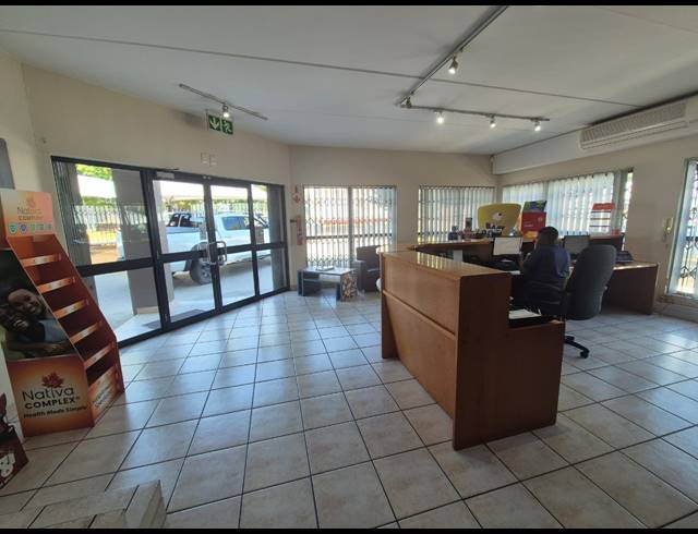 1,659M² WAREHOUSE TO LET IN LONGMEADOW